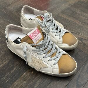 USED AUTHENTIC GOLDEN GOOSE SUPERSTAR SNEAKERS WITH SHEARLING STAR size 37